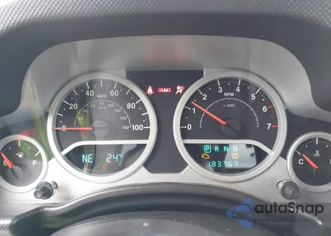 2010 Jeep Wrangler Unlimited Sahara z USA, uszkodzony, nr VIN 1J4BA5H16AL143044